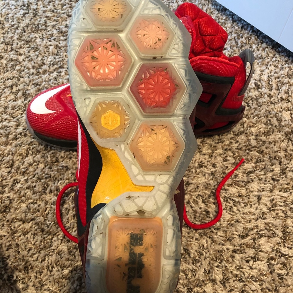 LeBron Shoes - Picture 3 of 3